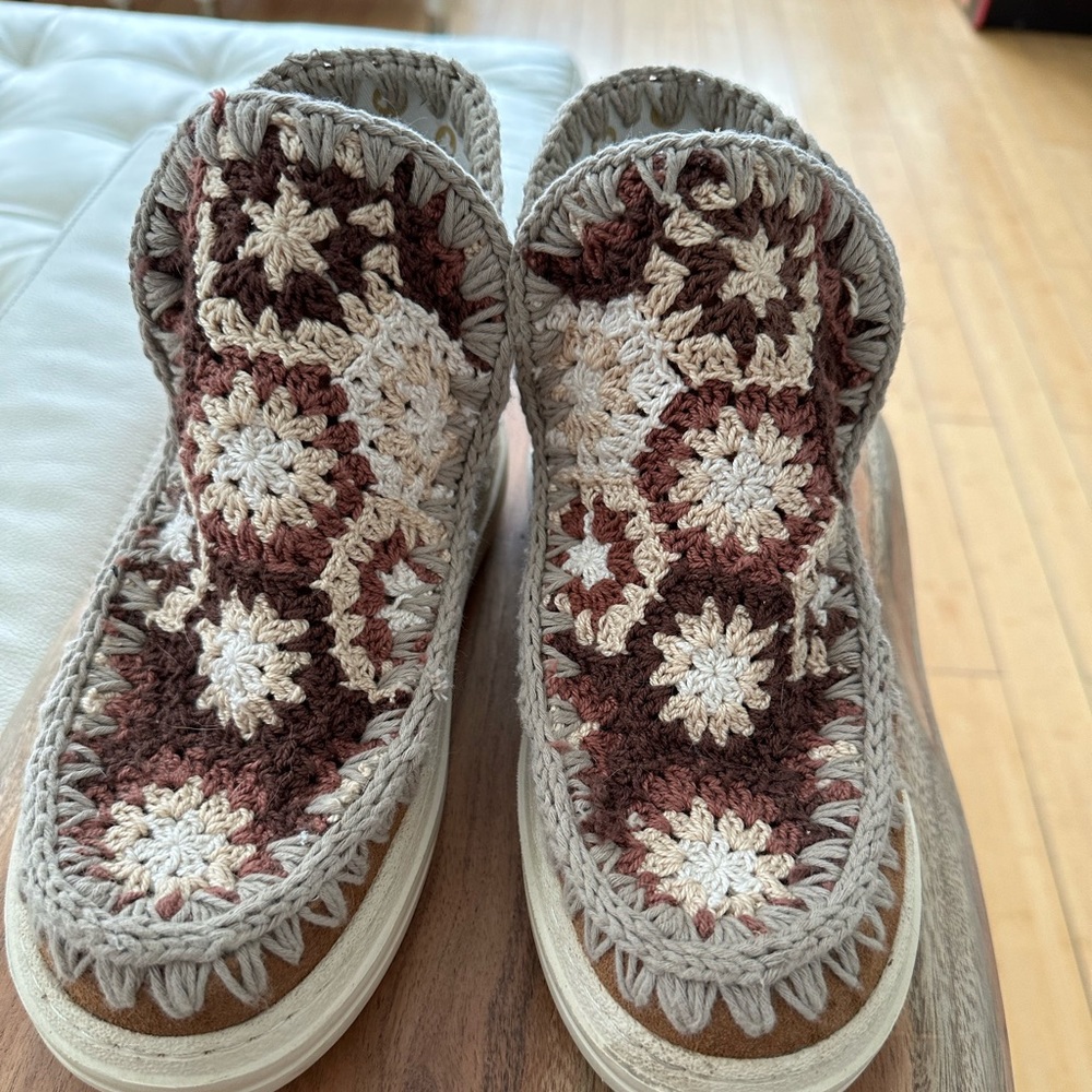 Mou crochet boot